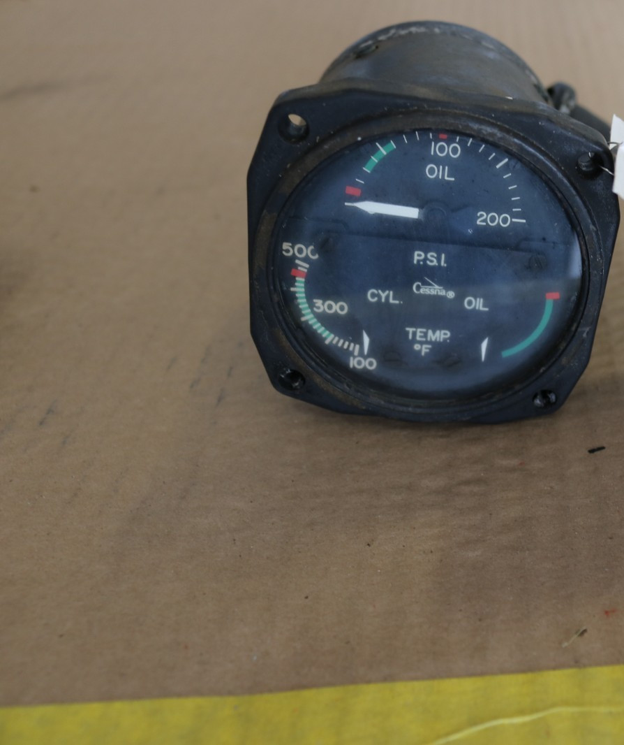 Cessna dual engine oil pressure
