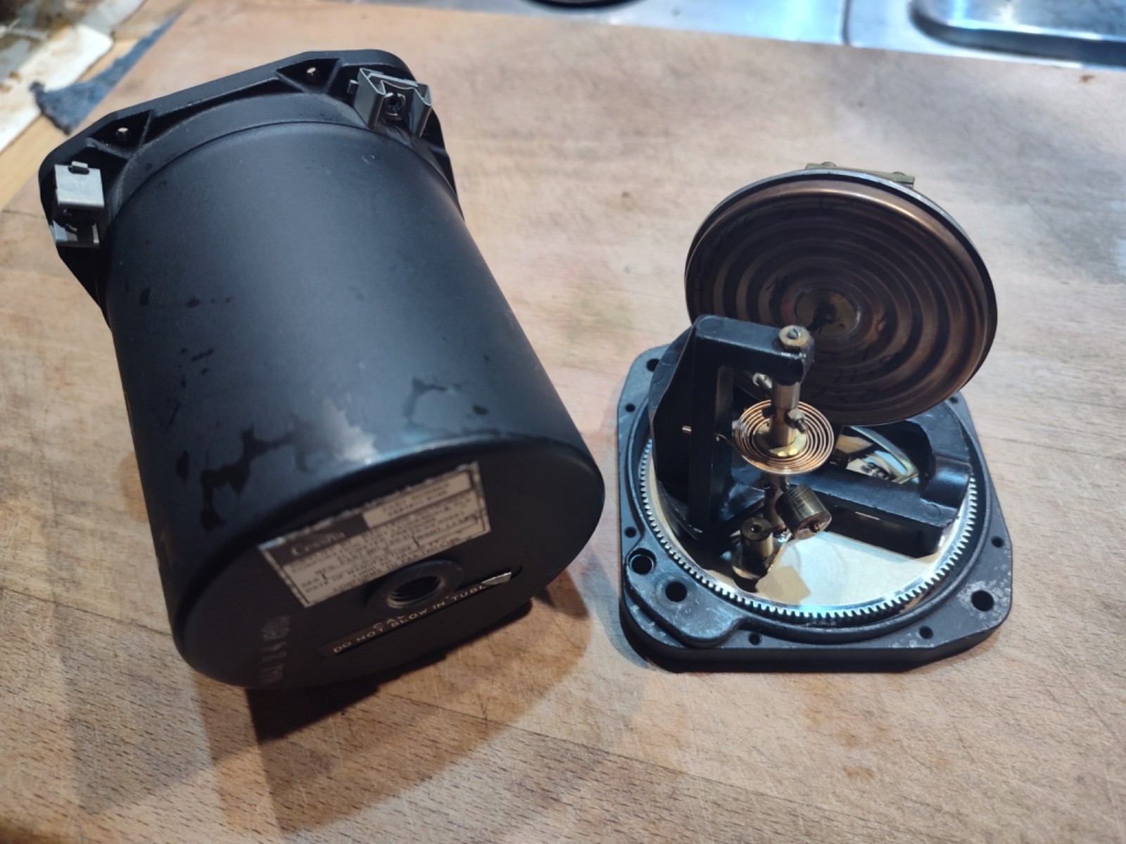 Cessna PRESSURE ALTIMETER P