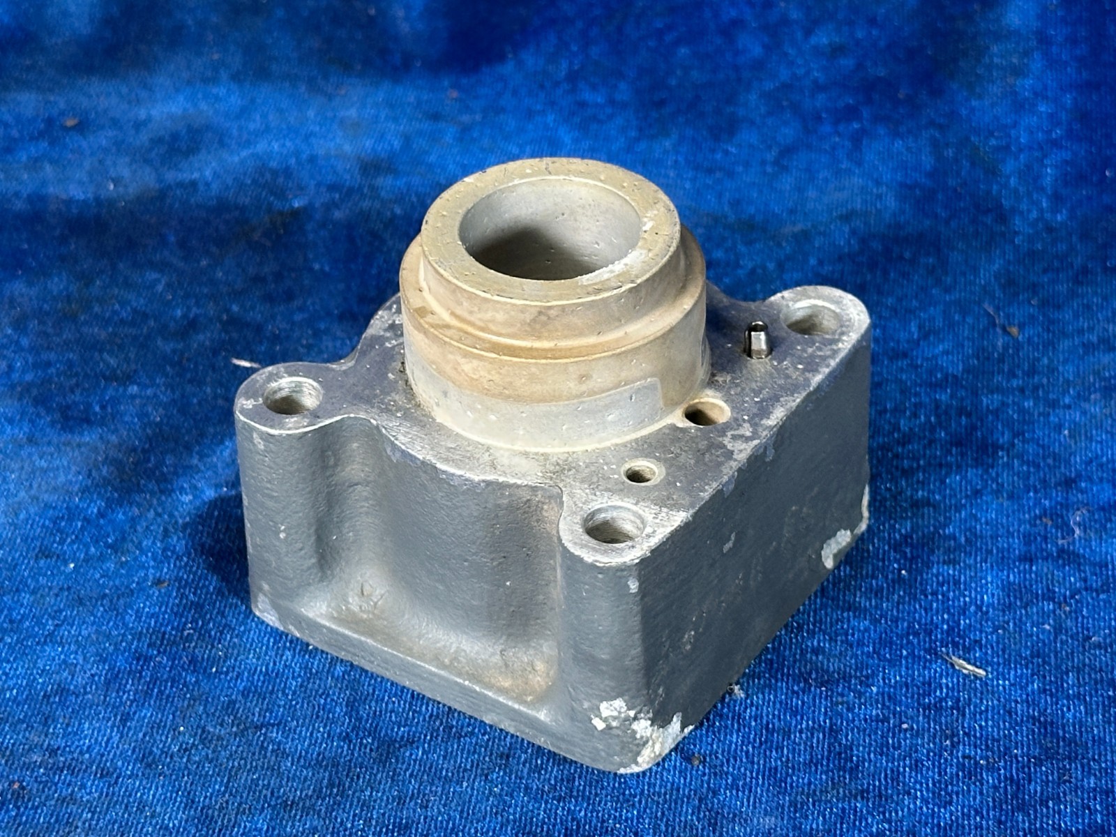 Lycoming ADAPTER ASSY VACUUM PUMP P⁄N：61098