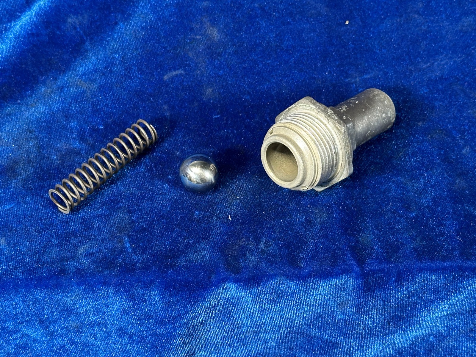 Lycoming O-320E2A VALVE ASSY - OIL