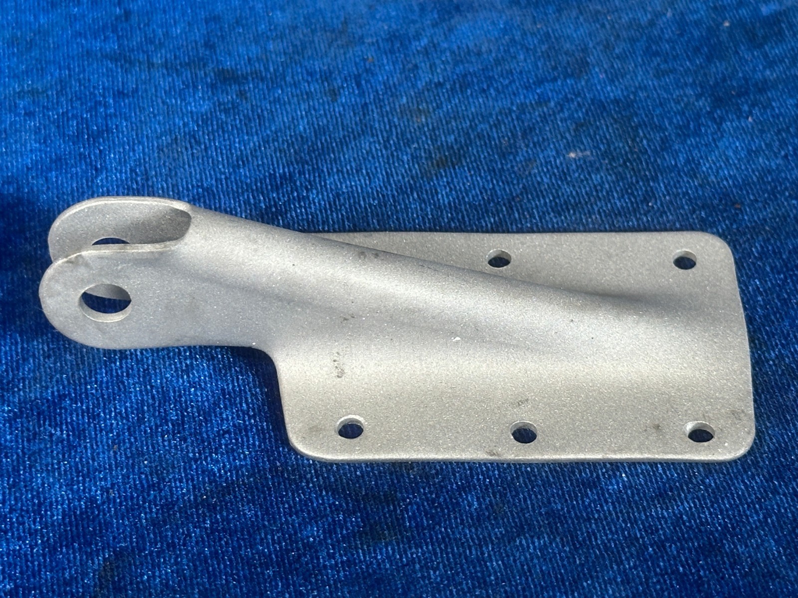 Piper PA 28-140 HINGE ASSY LOWER
