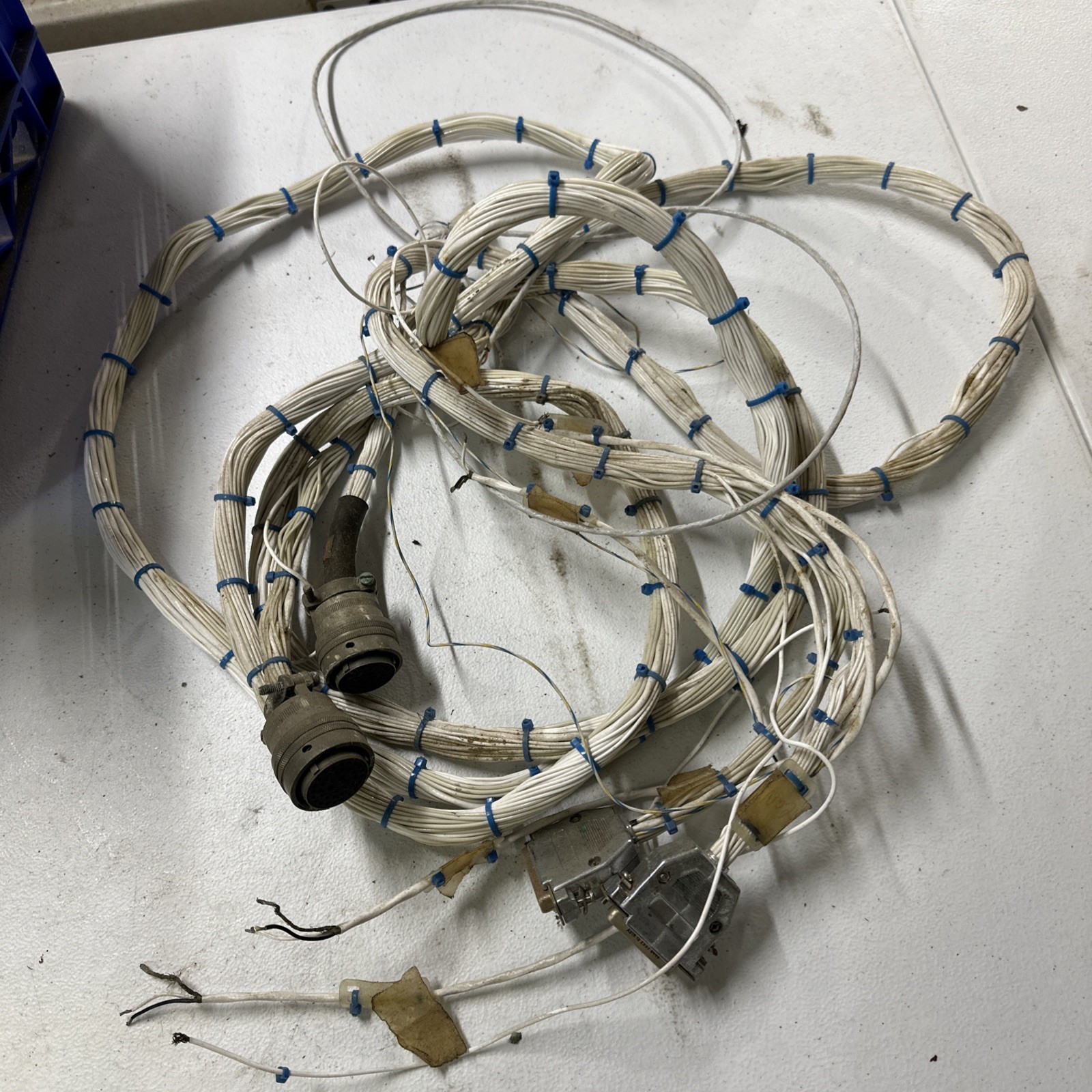 Unbranded AIRCRAFT AVIONICS INSTALLATION WIRING WITH CONNECTORS