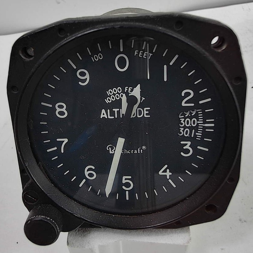 United Instruments , Inc. Indicator - Altimeter United Instruments,