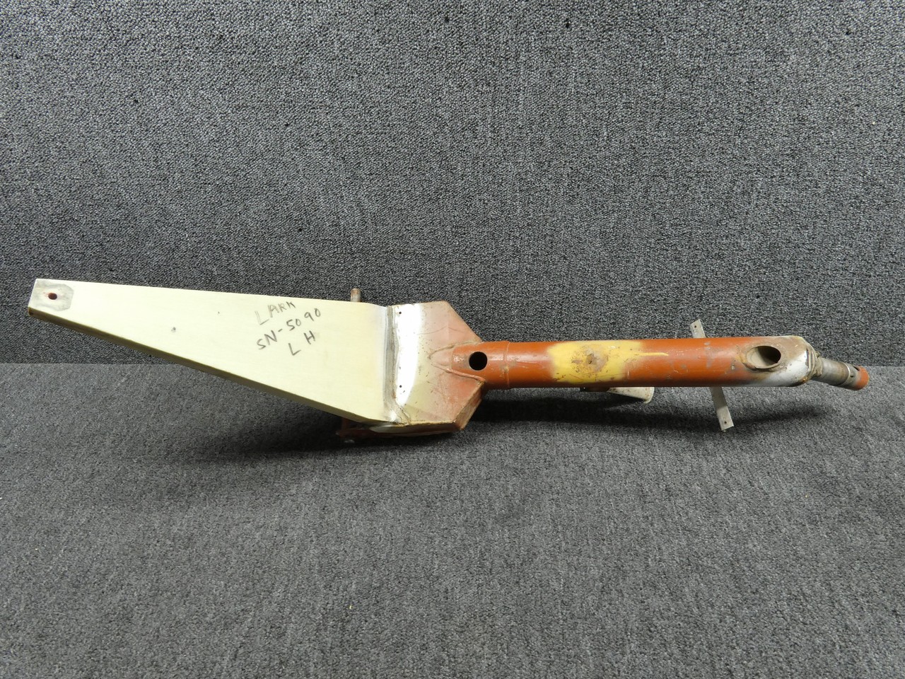 Aero Commander 37100-1 100-180 Main Landing Gear