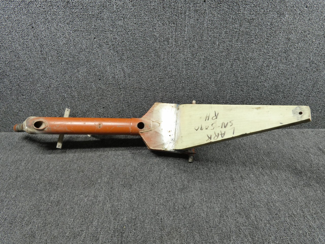 Aero Commander 37100-2 100-180 Main Landing Gear