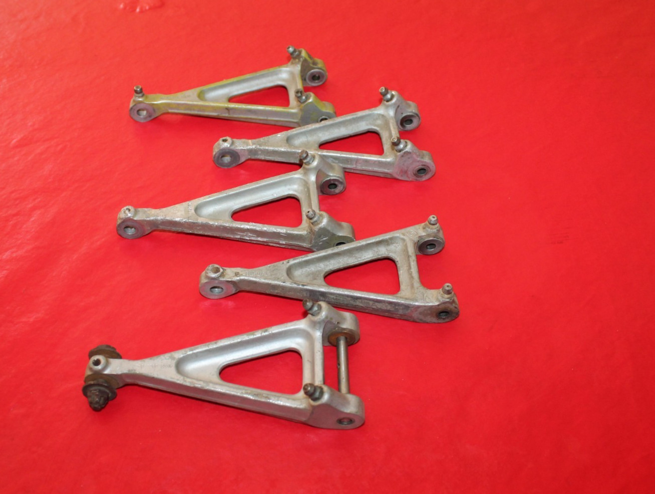 Beechcraft A35 Nose Gear Torque Knee