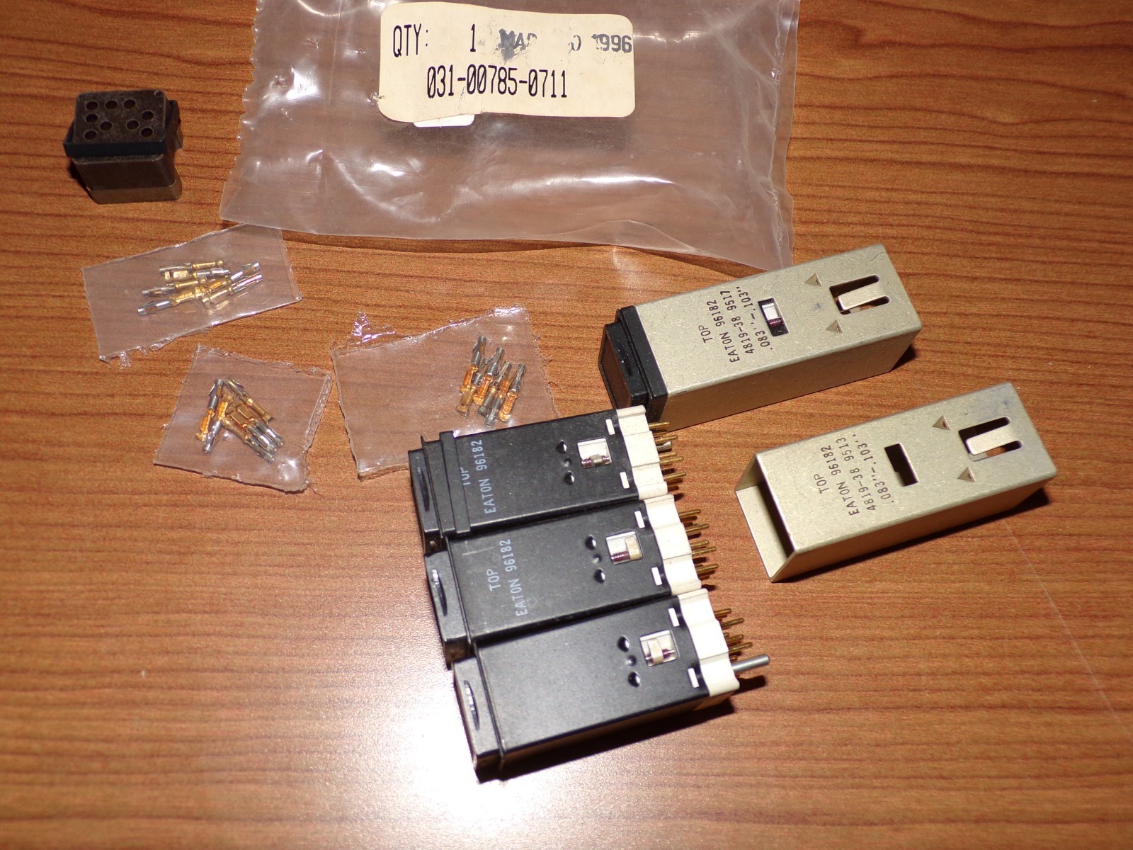 Bendix King Avionics 031-00785-0711 Kit (Extra Parts)