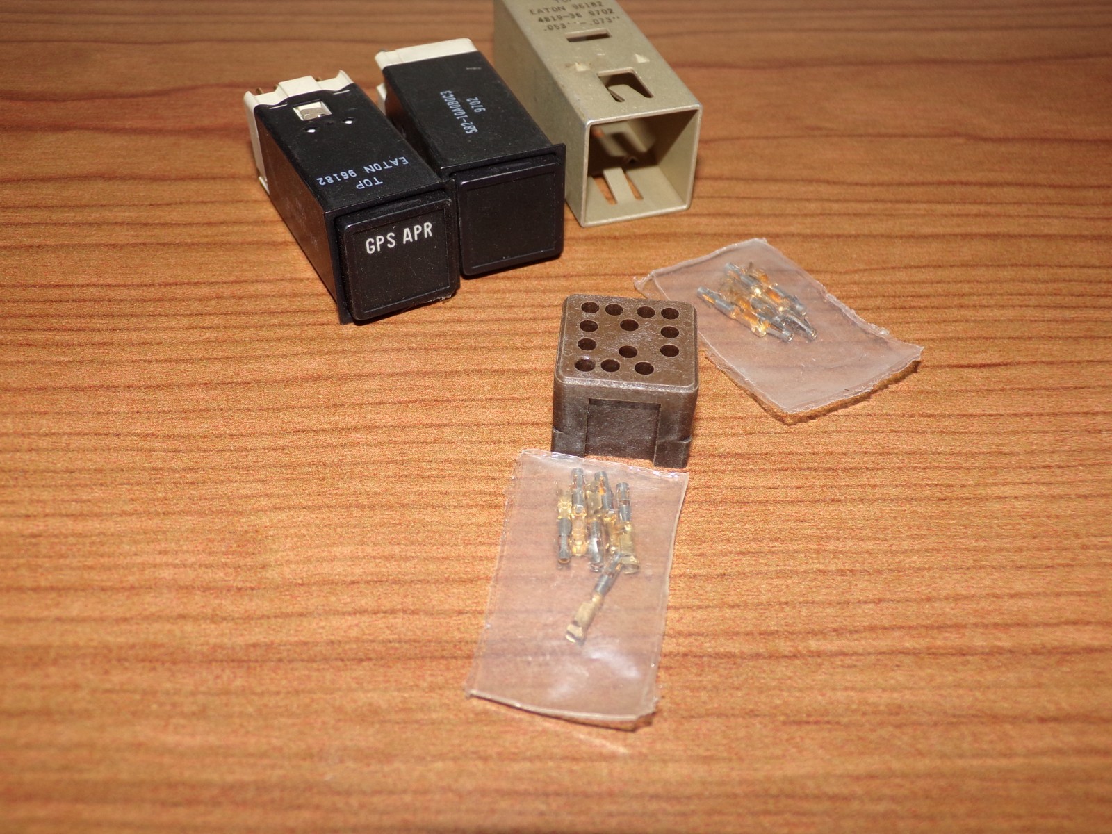 Bendix King Avionics 031-00785-0711 Kit (Extra Parts)