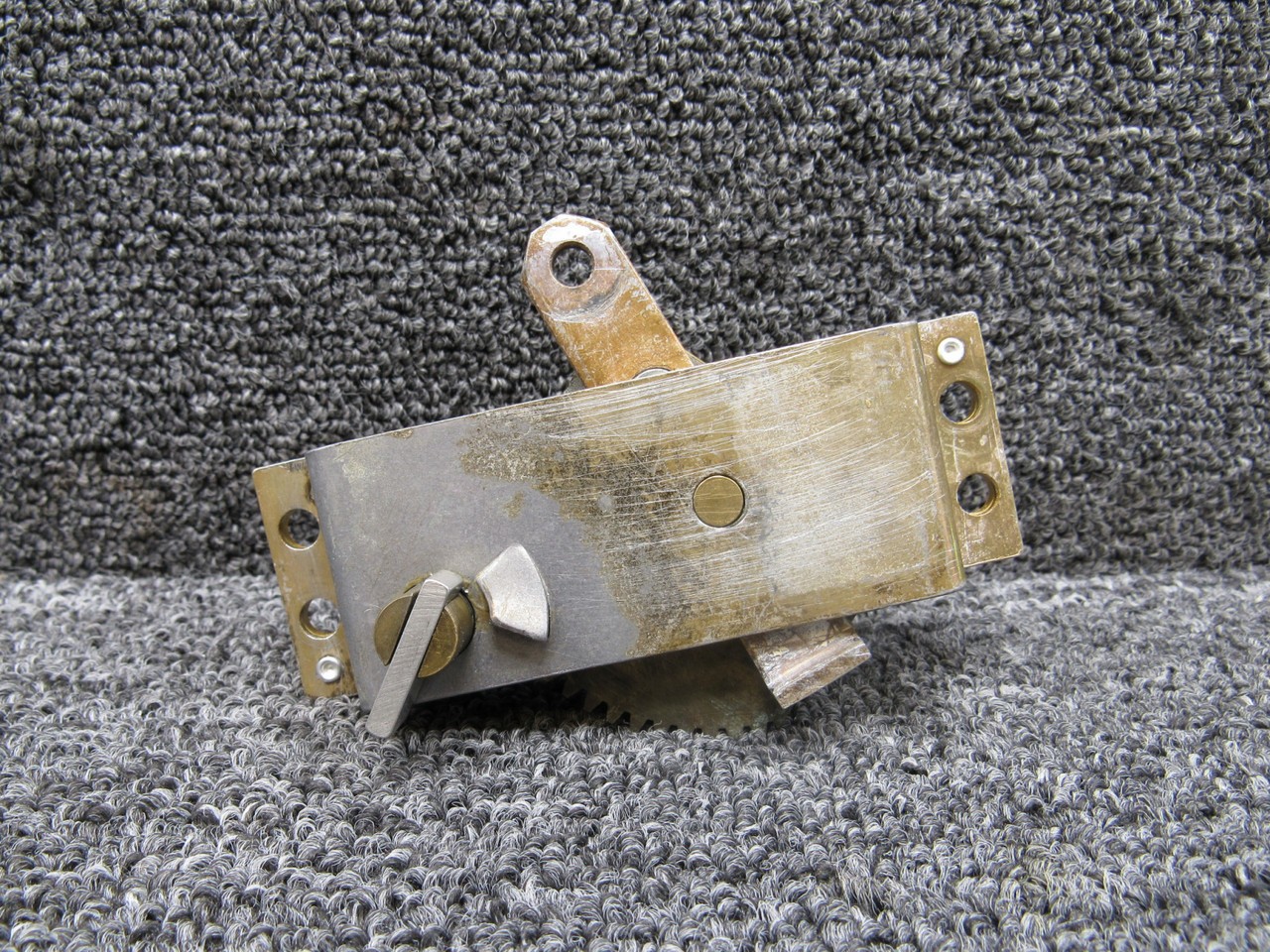 Cessna Aircraft Parts 1M2-16 Cessna 421C Fuel Selector