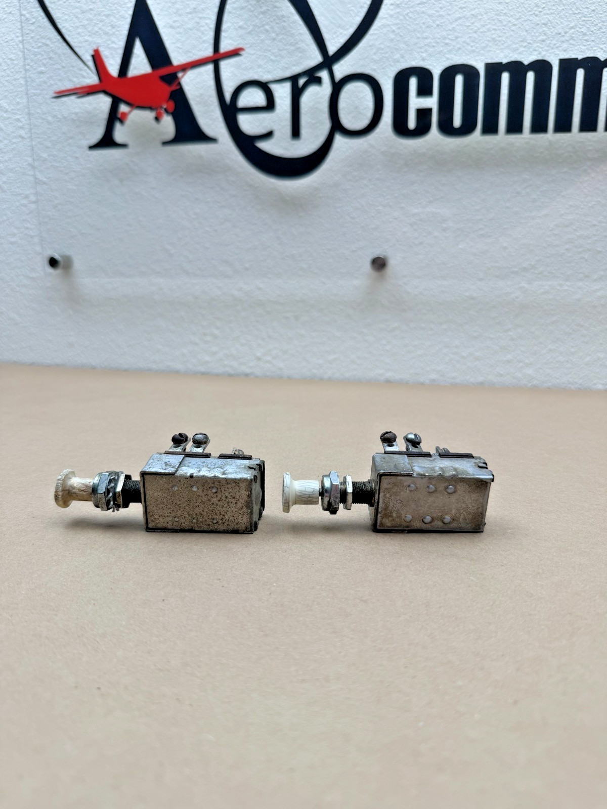 Cessna Cole Hersee Push-Pull Landing Light