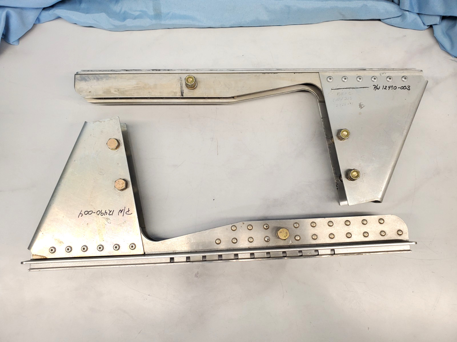 Cirrus Pilot Side Seat Tracks P