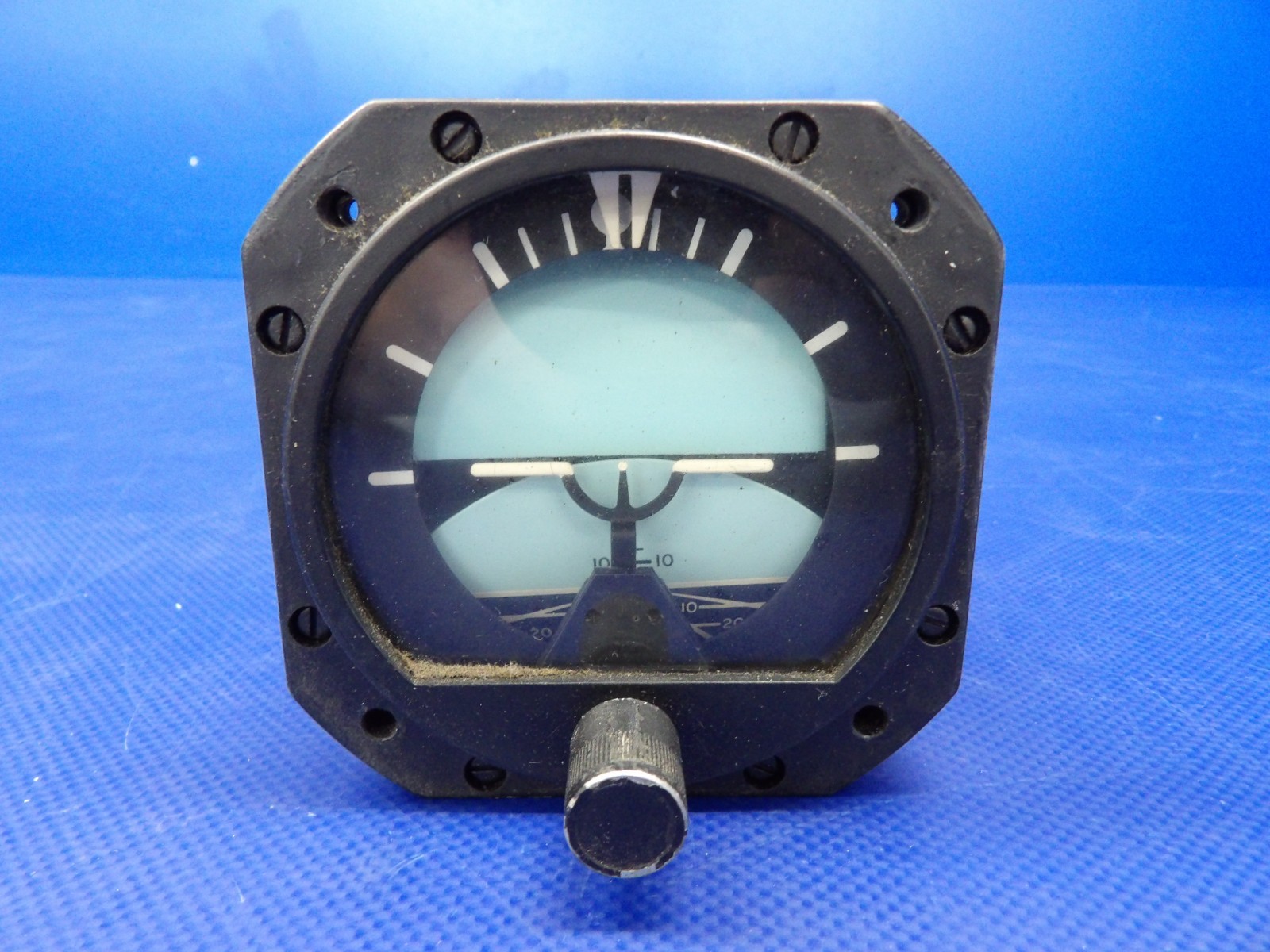 Piper Edo-Aire 5000E-9 Mitchell Attitude Indicator P