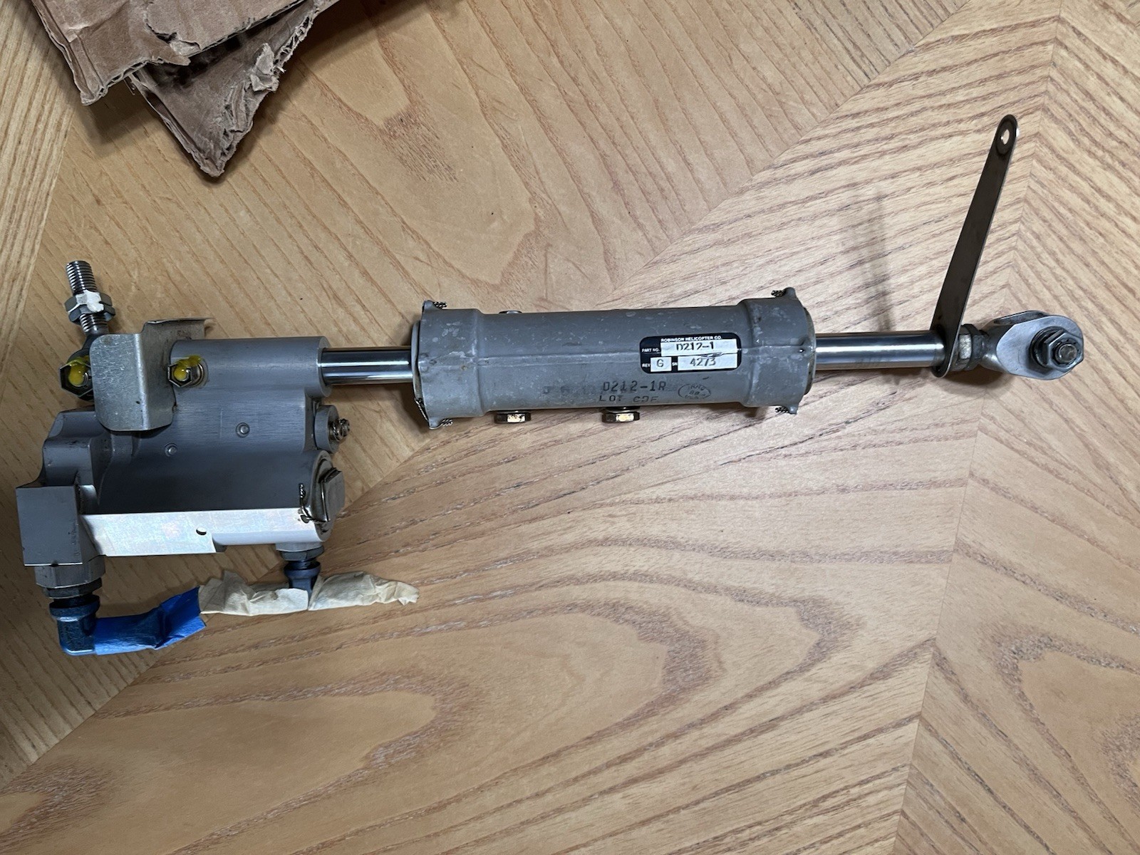 Robinson D212-1 Hydraulic Servo For R44