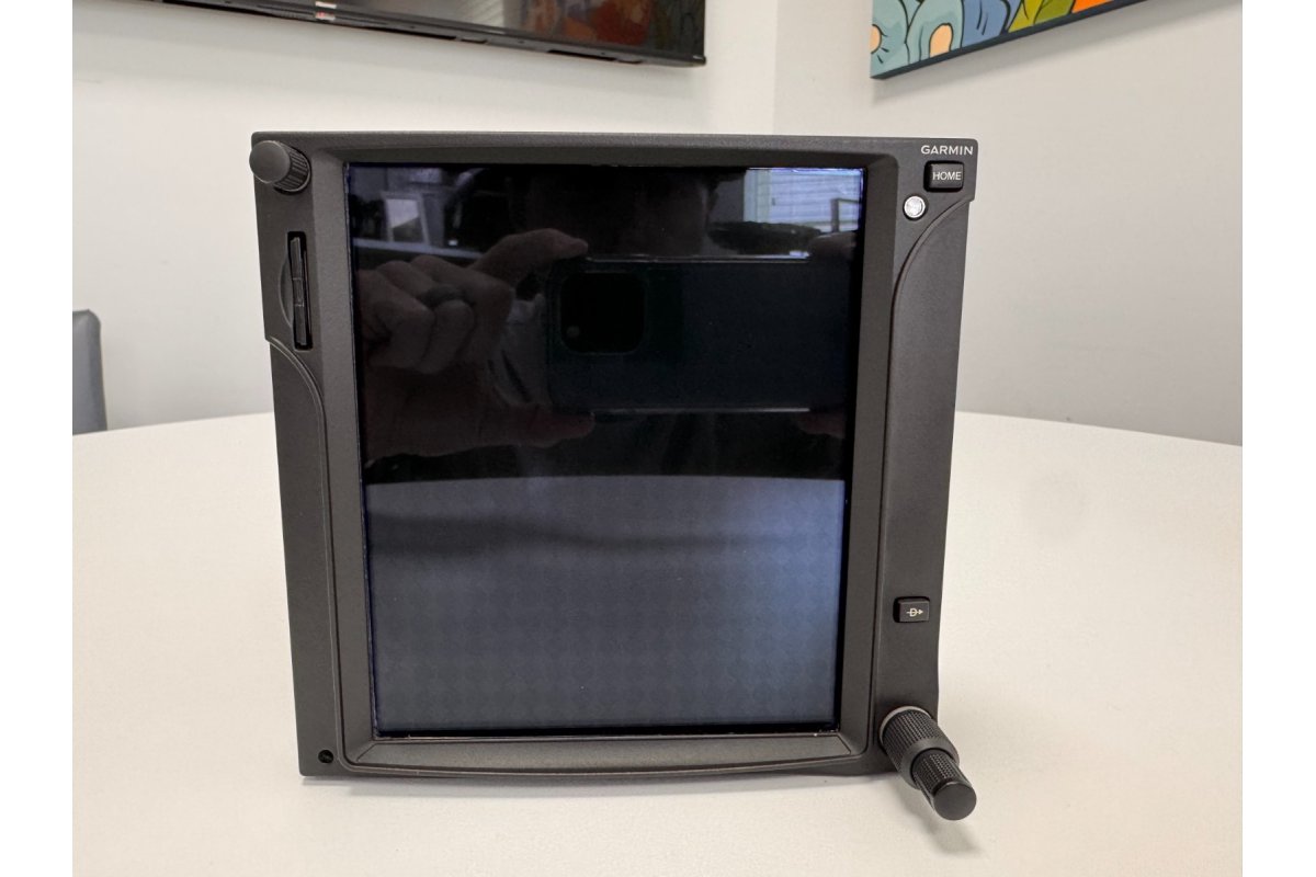 Garmin GTN-750 with Mounting Tray and 8130