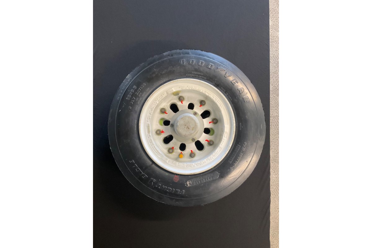 Goodrich 83220001-051 Nose Wheel Assembly DHC-8,