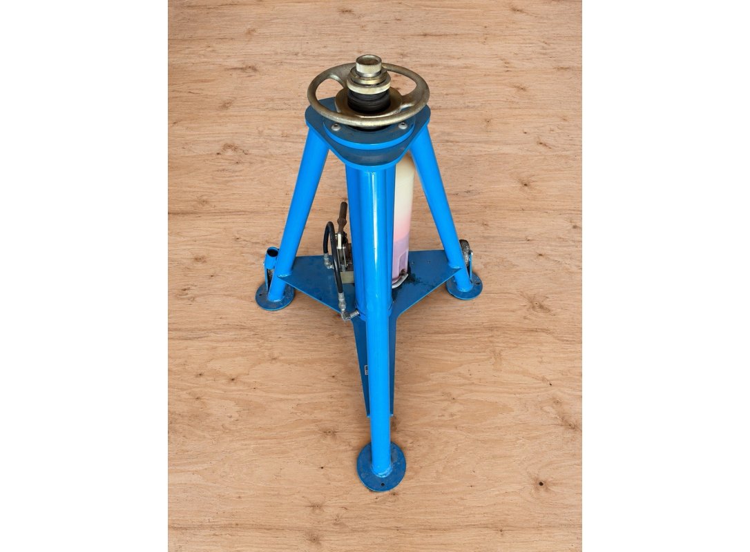 Tronair 02-7827-0110 Aircraft Hydraulic Tripod Jack