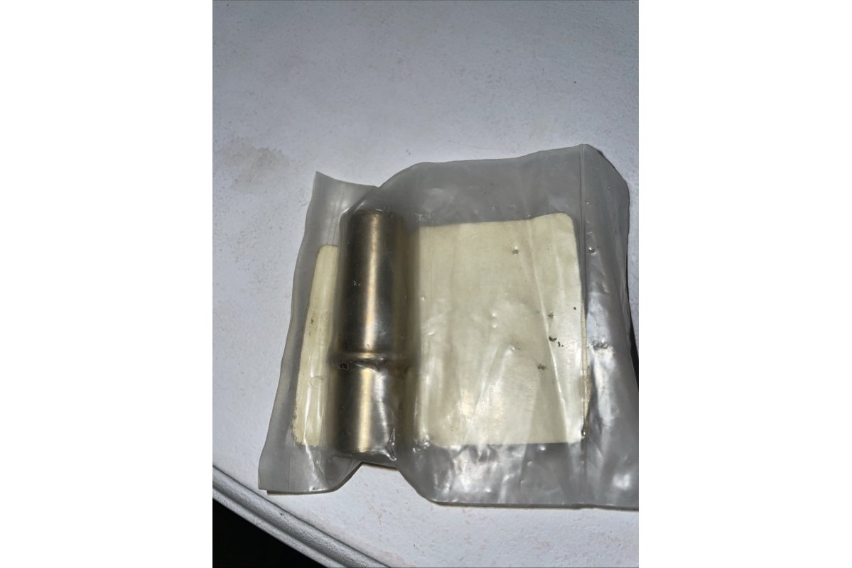 Cessna INTAKE VALVE GUIDE 643766 -