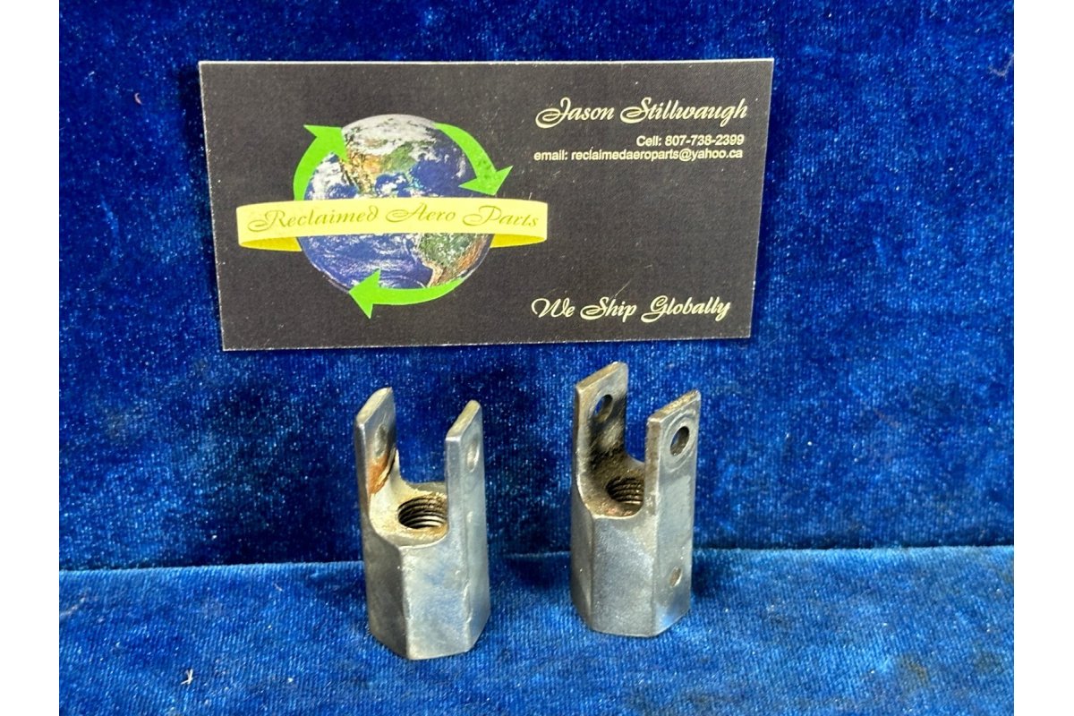Cessna CLEVIS - NOSE GEAR STEERING