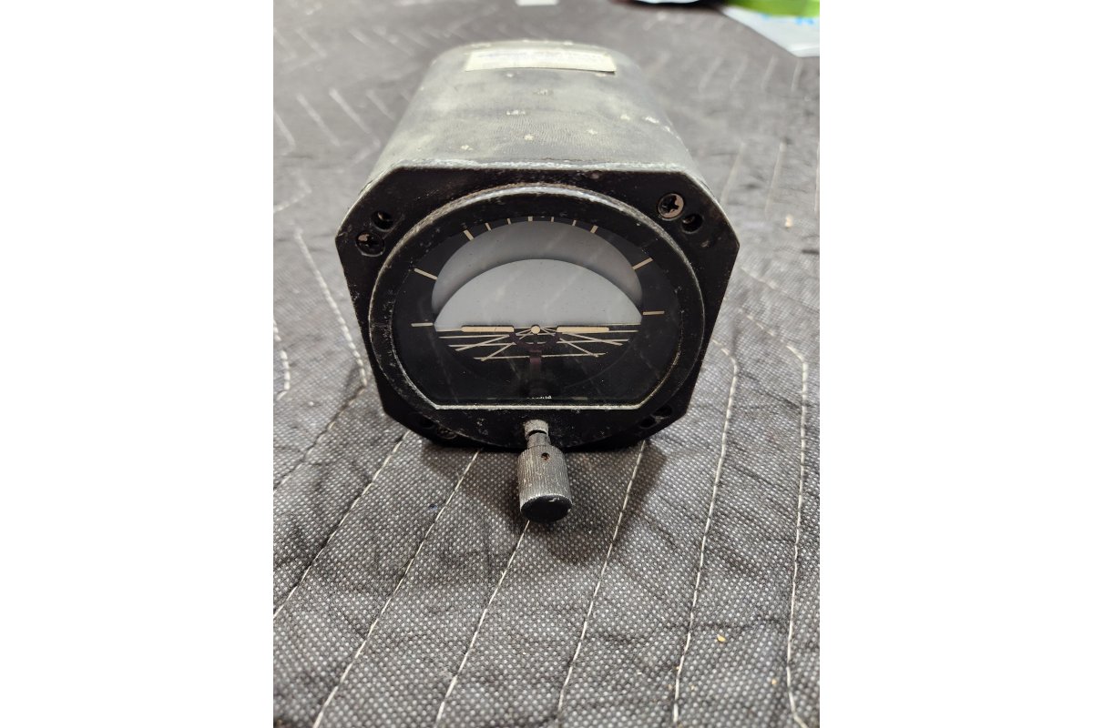 Cessna airplane gyro aircraft artificial horizon