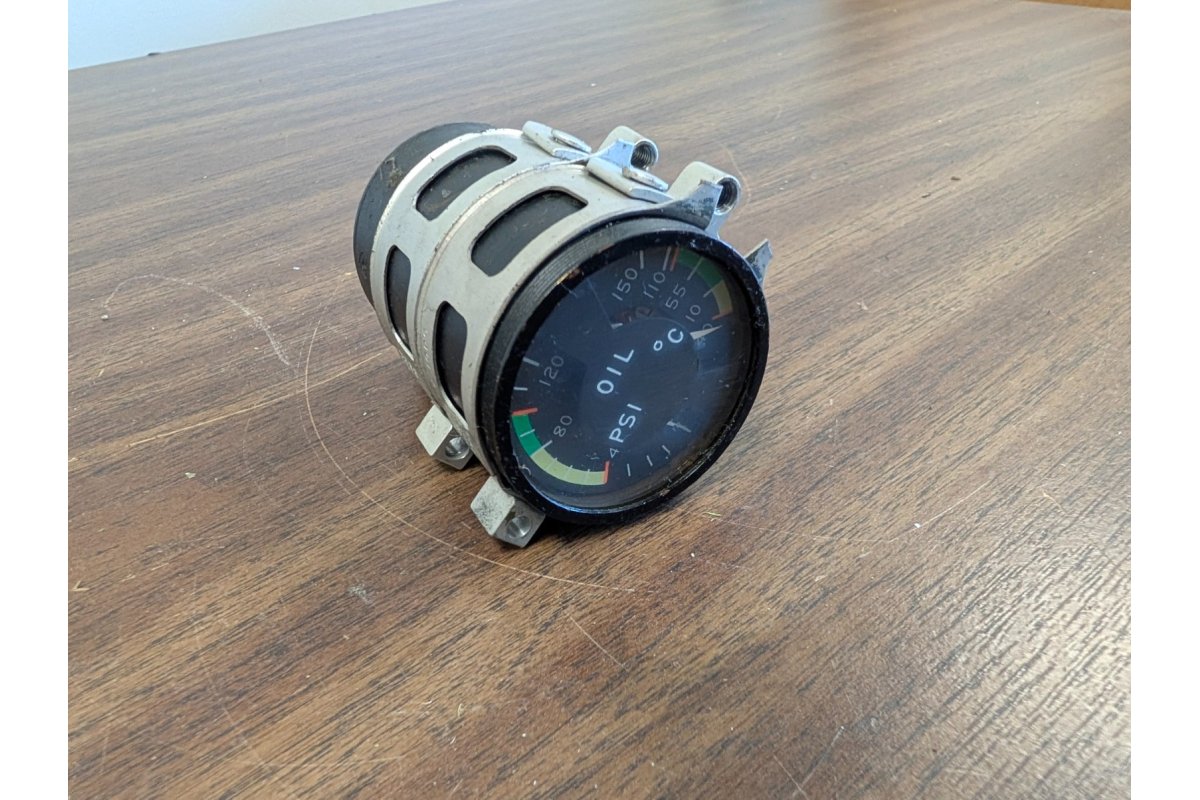Cessna 9910482-1 Dual Oil Pressure and