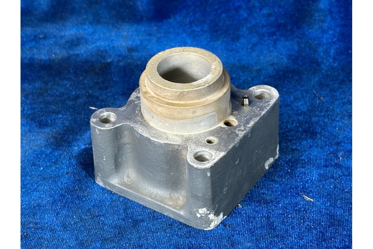 Lycoming ADAPTER ASSY VACUUM PUMP P⁄N：61098
