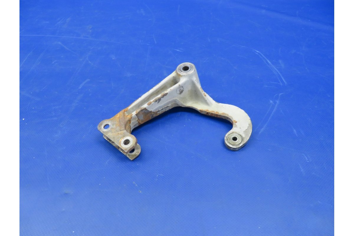 Cessna 421 RH Main Gear Idler