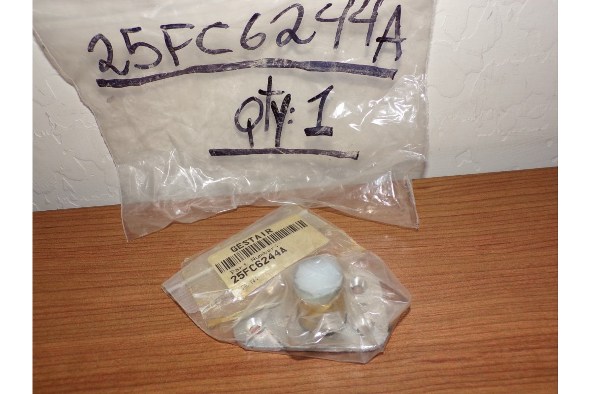 Hawker Beech Cessna Top Door Spigot 25FC6244A