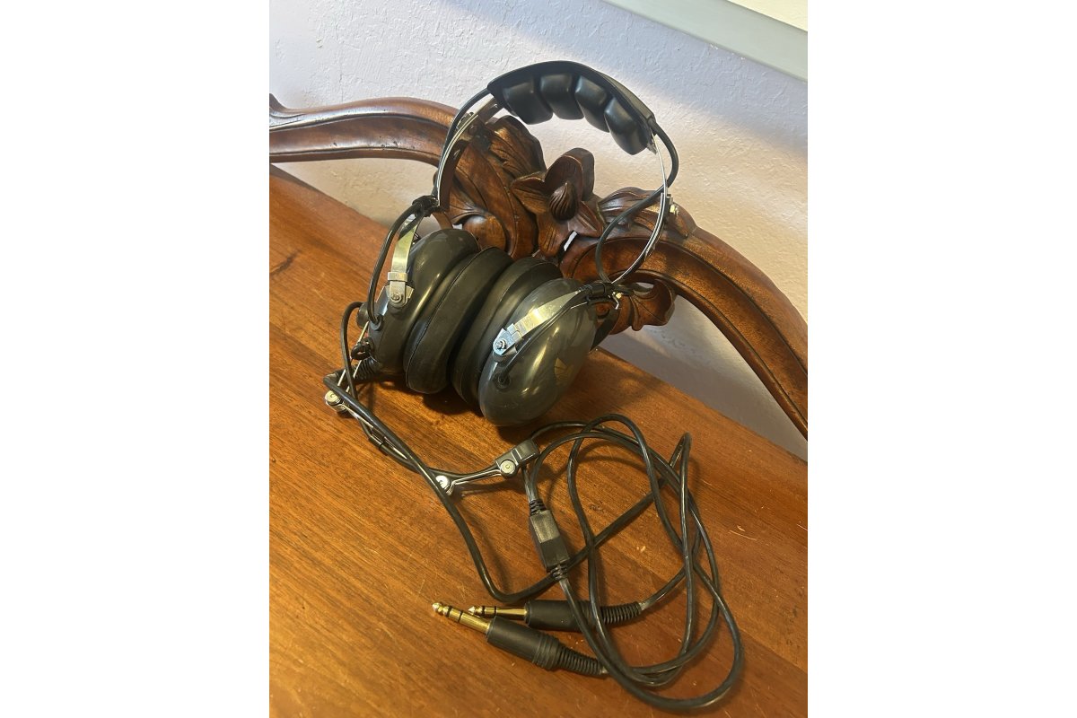 Avcomm Aviation Communications Inc AC-200 Headset