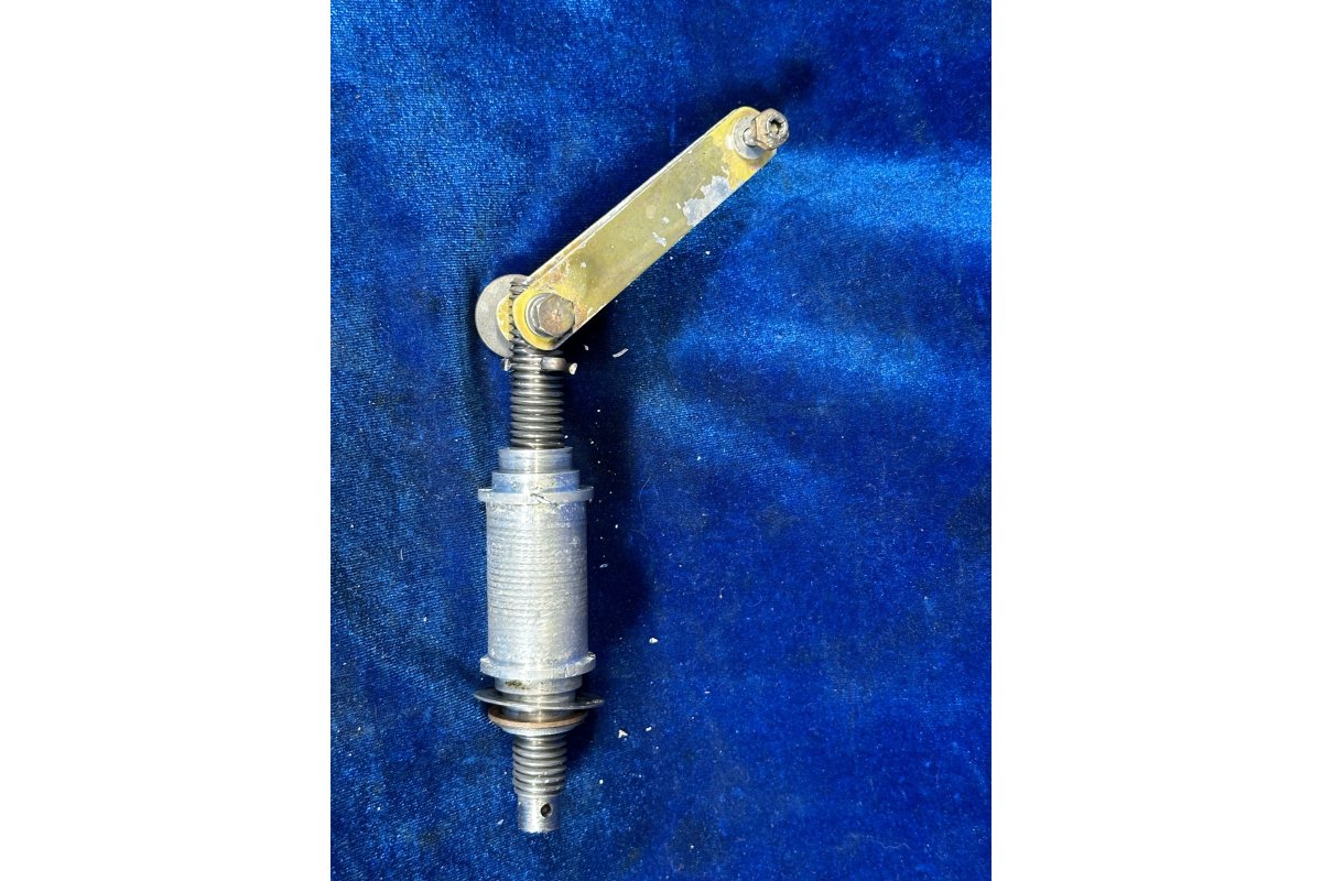 Piper PA28-140 SHAFT - STABILATOR TRIM