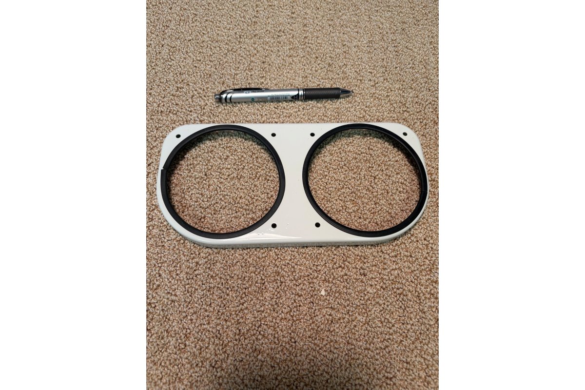 Piper 43022-000 LANDING LIGHT COVER PLATE-NEW