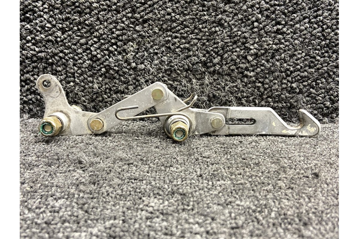 Cessna Aircraft Parts 0811486-47, 0811477-1 Cessna 310Q Upper