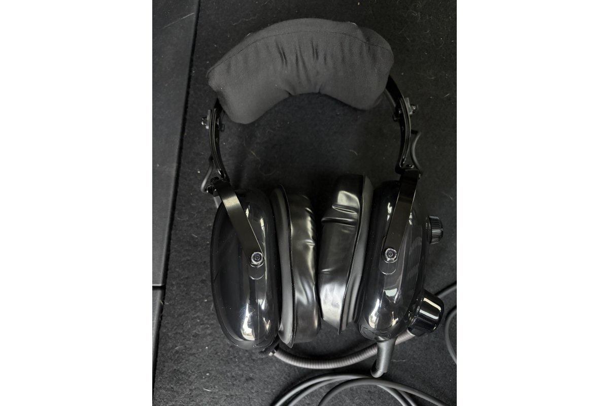 Airvoice Aviation Headset for Pilots with